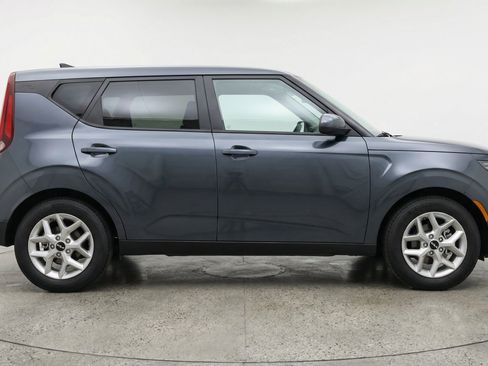 Used 2025 Kia Soul LX w/ LX Technology Package FWD image 11