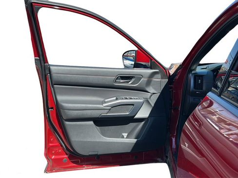 Used 2025 Nissan Pathfinder Rock Creek image 11