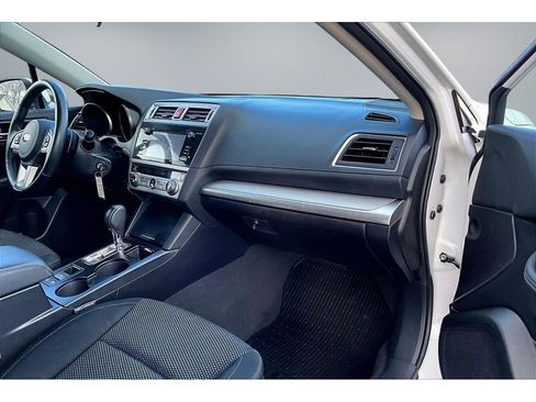 Used 2017 Subaru Outback 2.5i Premium image 24