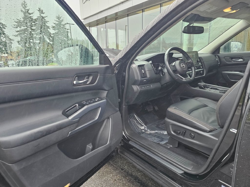 Used 2022 Nissan Pathfinder SL AWD/4WD image 23