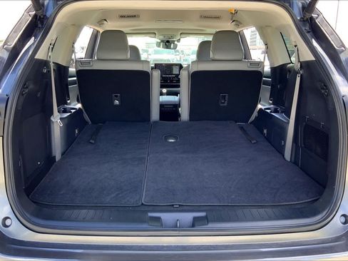 Used 2021 Toyota Highlander Limited FWD image 34