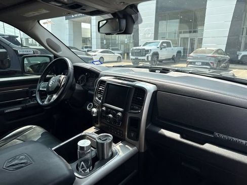 Used 2017 RAM 1500 Laramie w/ Convenience Group AWD/4WD image 8
