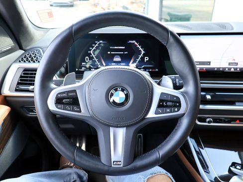 Used 2024 BMW X7 xDrive40i w/ Executive Package image 59