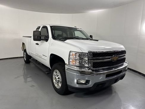 Used 2011 Chevrolet Silverado 2500 LT w/ Interior Plus Package RWD image 3