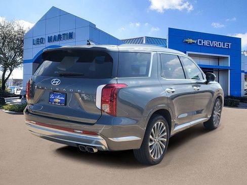 Used 2024 Hyundai Palisade Calligraphy image 3