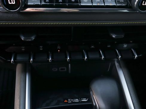 Used 2024 Chevrolet Colorado ZR2 w/ ZR2 Convenience Package III AWD/4WD image 39