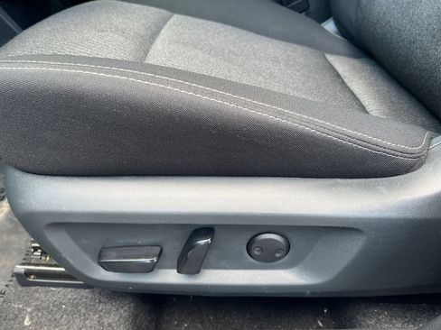 Used 2025 Nissan Rogue SV AWD/4WD image 23