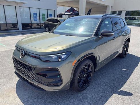 New 2026 Volkswagen Tiguan SE R-Line FWD image 2