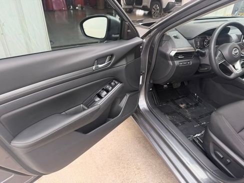 Used 2023 Nissan Altima 2.5 SV FWD image 15