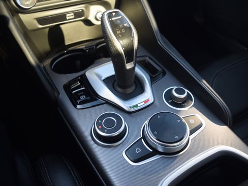 Used 2022 Alfa Romeo Giulia Veloce image 13