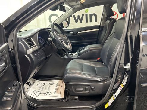 Used 2017 Toyota Highlander XLE image 23