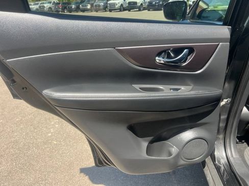 Used 2016 Nissan Rogue SV AWD/4WD image 15