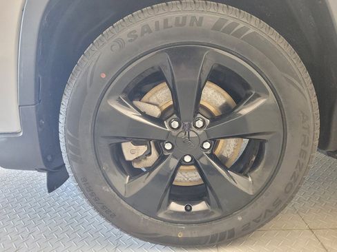 Used 2021 Jeep Cherokee Latitude Plus FWD image 31