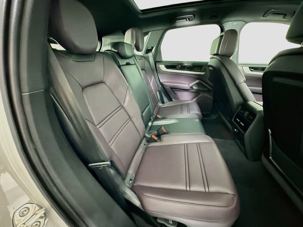 Certified 2025 Porsche Cayenne S AWD/4WD image 29