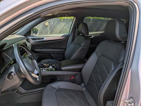 Certified 2024 Volkswagen Atlas Cross Sport SE AWD/4WD image 29