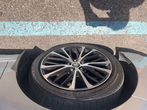 Used 2019 Toyota Camry SE FWD image 7