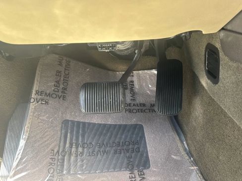Used 2014 Lincoln MKS w/ Equipment Group 101A FWD image 28
