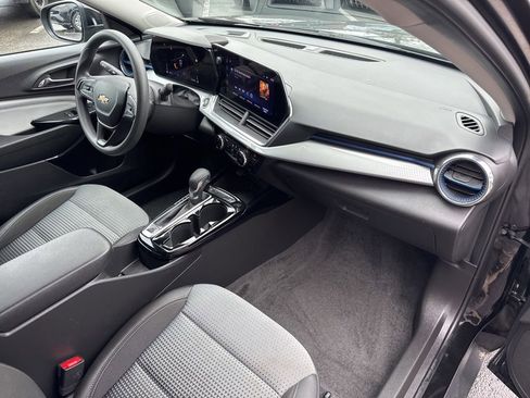 Used 2025 Chevrolet Trax LT image 25