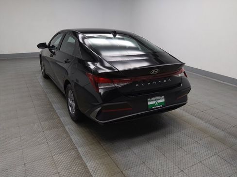 Used 2025 Hyundai Elantra SE FWD image 5