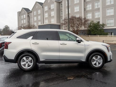 New 2026 Kia Sorento LX image 10