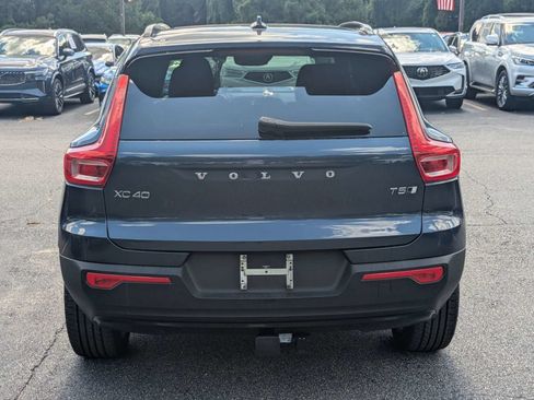 Used 2022 Volvo XC40 T5 R-Design w/ Climate Package AWD/4WD image 5