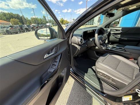 New 2026 Chevrolet Equinox LT w/ Convenience Package II image 11