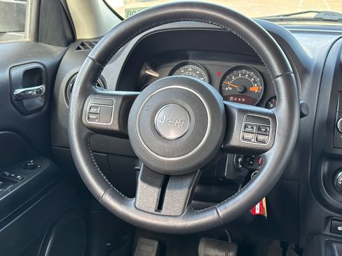 Used 2017 Jeep Patriot Latitude AWD/4WD image 26