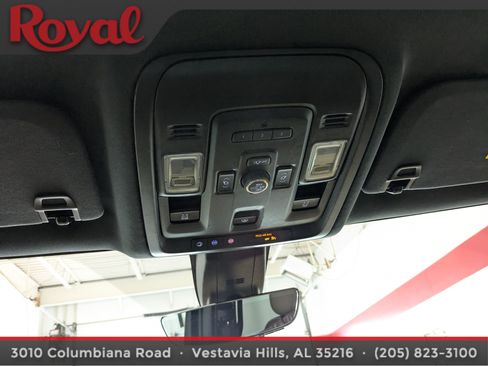 Used 2021 Chevrolet Suburban Premier w/ Premium Package RWD image 29