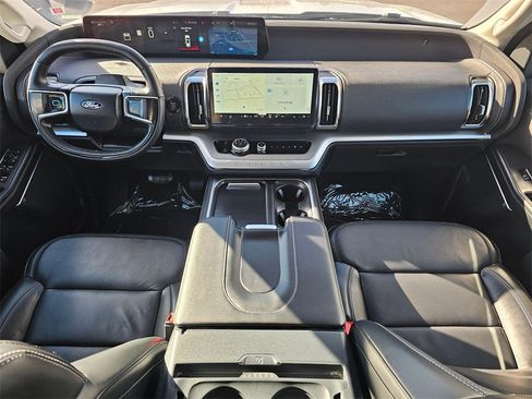 Certified 2025 Ford Expedition Max Platinum image 9