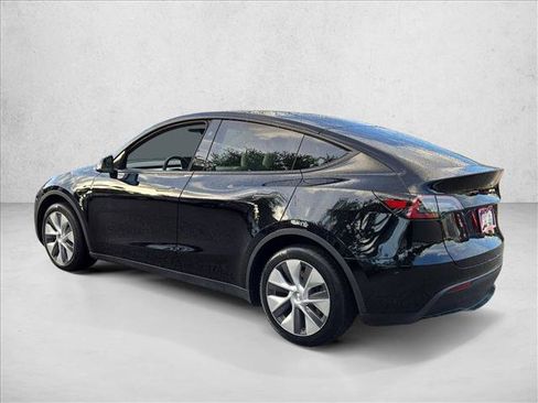 Used 2024 Tesla Model Y 2WD image 8