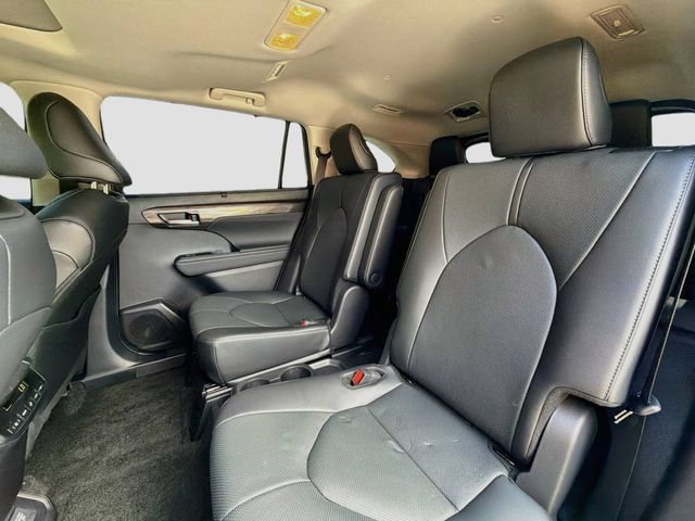 Used 2026 Toyota Highlander Limited AWD/4WD image 22