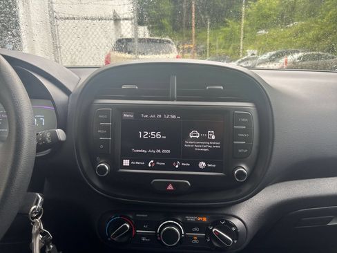 Used 2025 Kia Soul LX w/ LX Technology Package FWD image 19