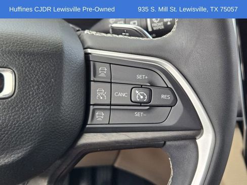 Used 2023 Jeep Grand Cherokee Limited image 31