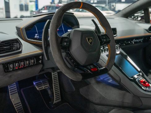 Used 2020 Lamborghini Huracan EVO image 12