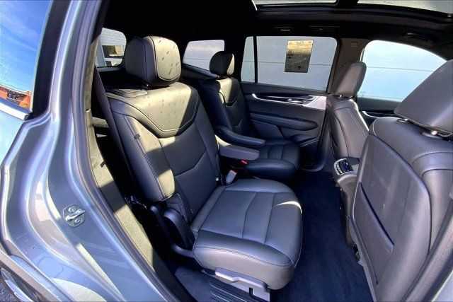 Used 2025 Cadillac XT6 Premium Luxury AWD/4WD image 27