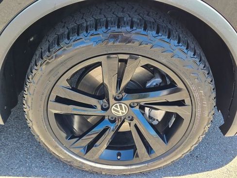 Used 2023 Volkswagen Tiguan SE R-Line AWD/4WD image 9