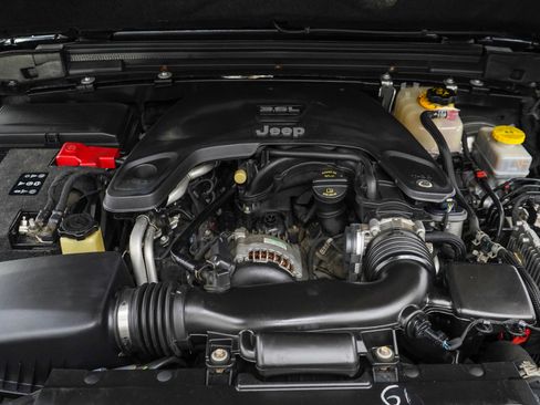 Used 2018 Jeep Wrangler Sport AWD/4WD image 28