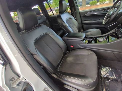 Used 2022 Jeep Grand Cherokee Altitude AWD/4WD image 36