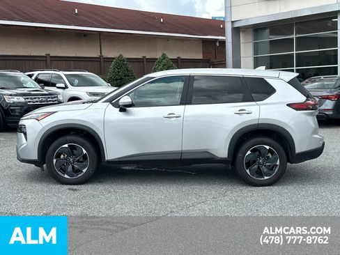 Used 2024 Nissan Rogue SV AWD/4WD image 9