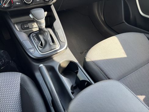 Used 2025 Kia Soul LX w/ LX Technology Package FWD image 40