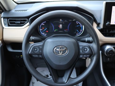 Certified 2024 Toyota RAV4 LE AWD/4WD image 23