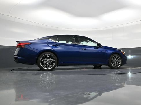 Used 2024 Nissan Altima 2.0 SR FWD image 19