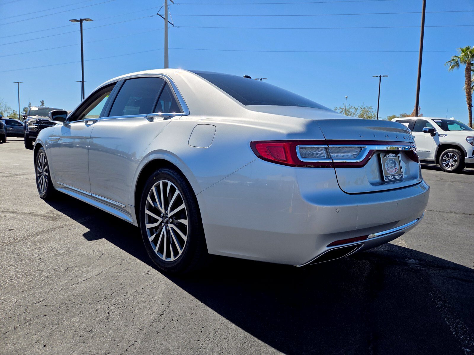 Used 2017 Lincoln Continental Select FWD image 4