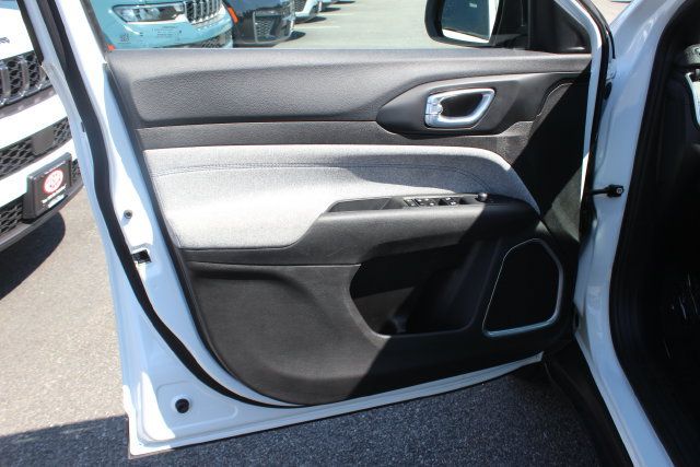 Used 2024 Jeep Compass Latitude AWD/4WD image 18