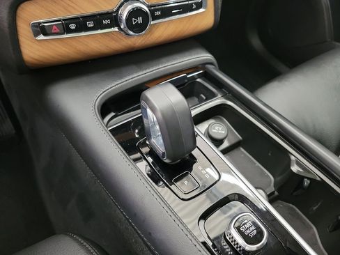 Used 2025 Volvo XC90 B6 Ultra AWD/4WD image 32