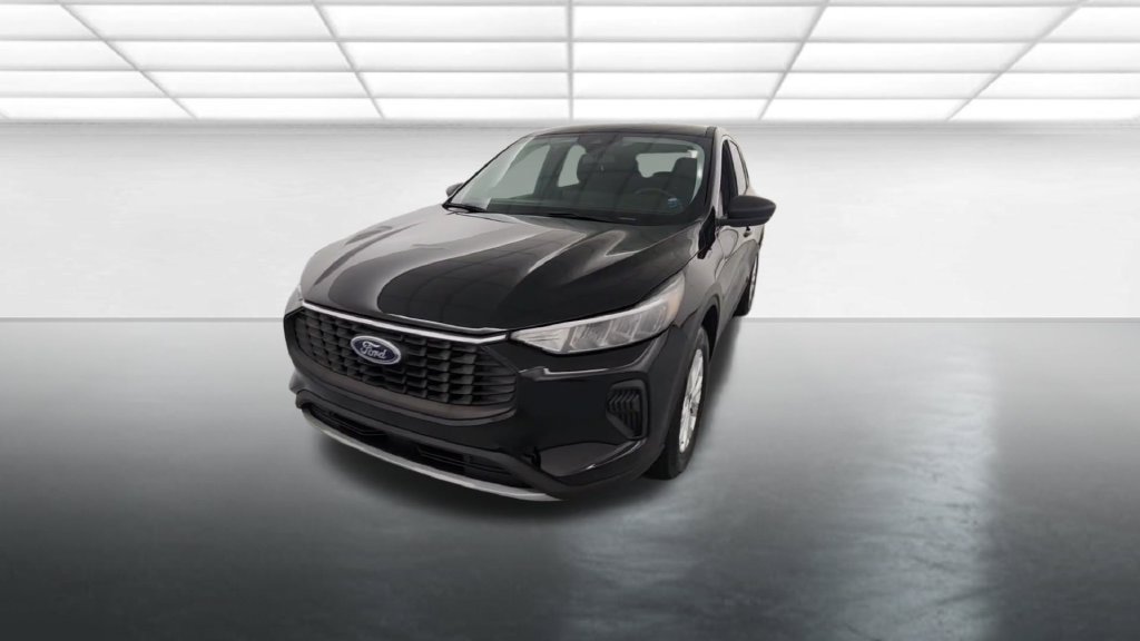 Used 2023 Ford Escape Active w/ Tech Pack #1 AWD/4WD image 2