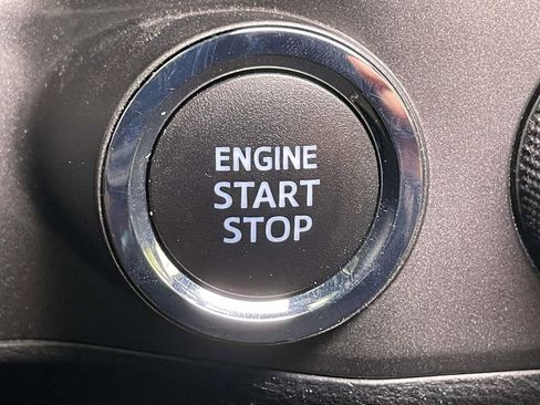 Used 2020 Toyota Tacoma TRD Sport AWD/4WD image 32