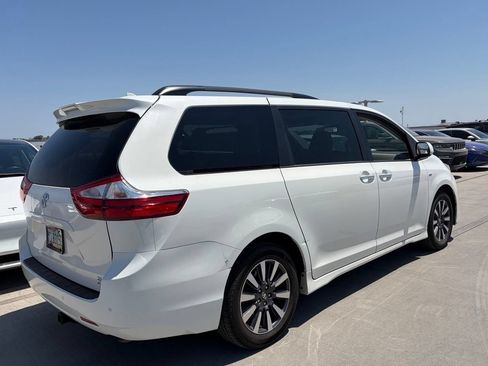 Used 2018 Toyota Sienna XLE Premium w/ Carpet Mat Package AWD/4WD image 2