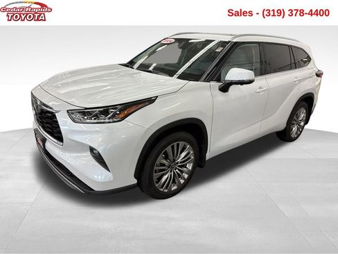 Used 2024 Toyota Highlander Platinum image 8