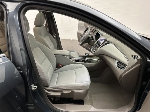 Used 2021 Chevrolet Malibu LT image 21